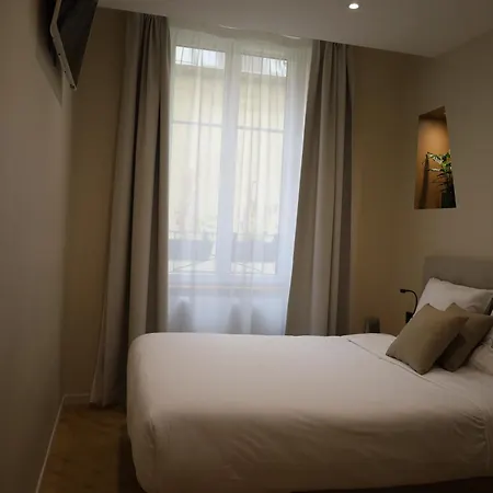 Les Du Faubourg Parigi